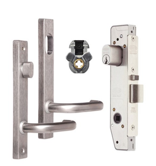 472 Hinged Door - Lock and Handle - Keyed out, snib in.